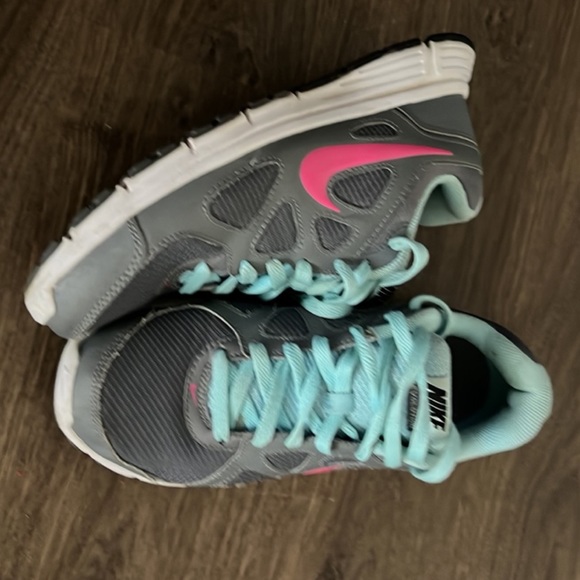 LAST CALL🔥Nike Women's Running Shoe Revolution - Picture 2 of 11